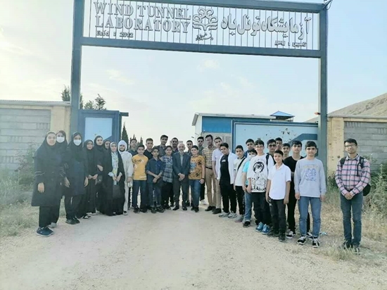 بازدید دانش آموزان منتخب استان فارس از آزمایشگاه تونل باد 
